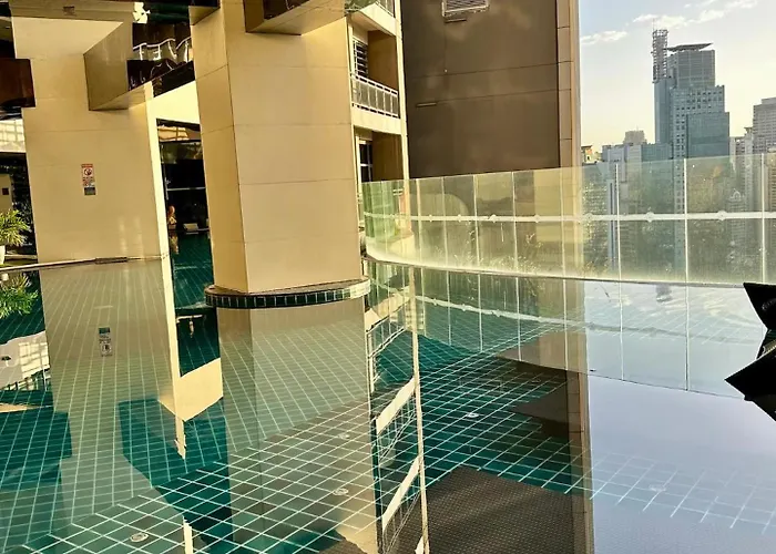 With Balcony At Gramercy With Pool Gym Sauna 马尼拉