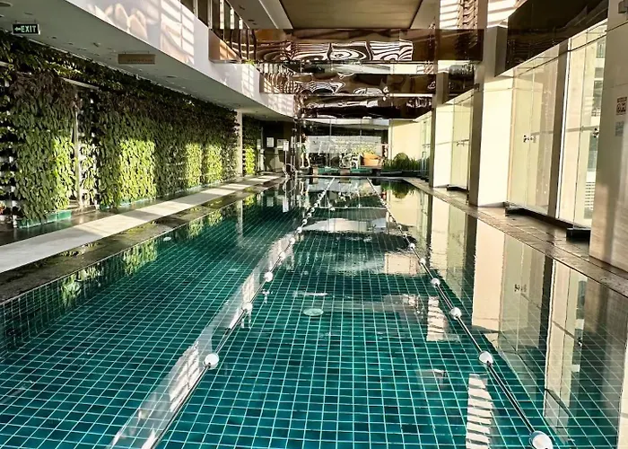 公寓式飯店 With Balcony At Gramercy With Pool Gym Sauna *